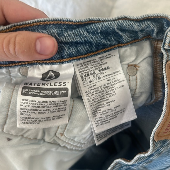 Levi’s - Picture 6 of 7